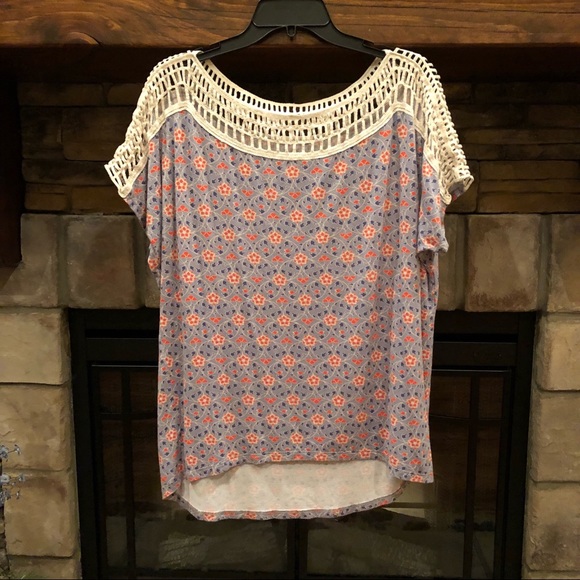 Le Lis Tops - EUC • Le Lis Boatneck w/Crochet detail Top • Large